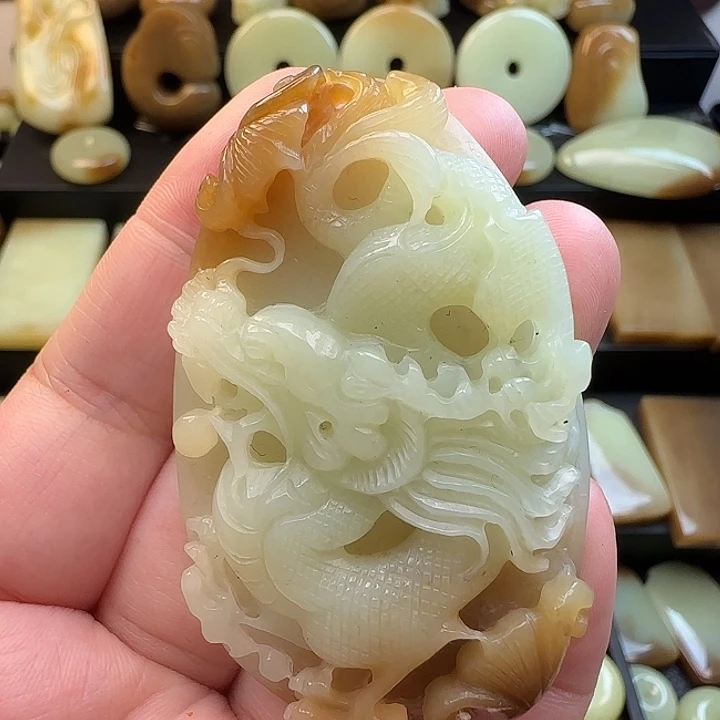 和田玉未镶嵌颈饰