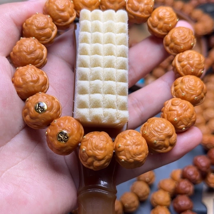 猴头核桃吊坠1.6尺寸17颗舍得金眼，万毛刷