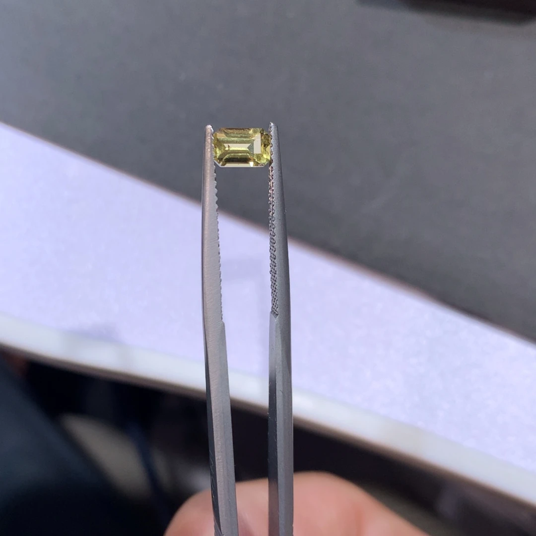 绿柱石裸石0.64克拉