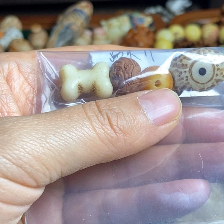 隔****王配饰驼骨雕刻配饰一起