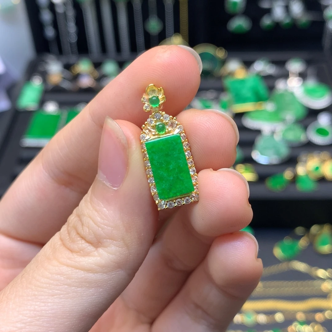 翡翠未镶嵌吊坠(不含链)有纹裂