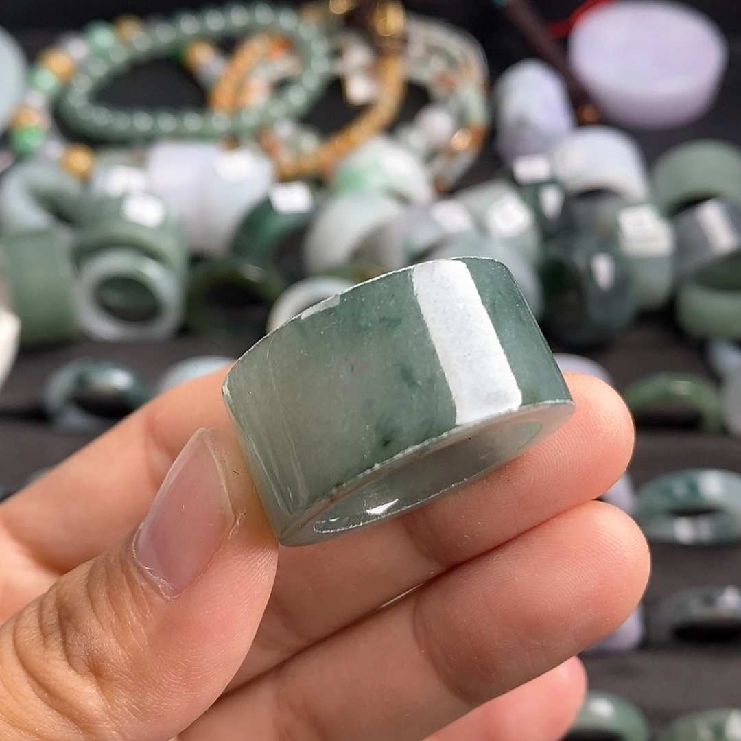 翡翠未镶嵌戒指买断不退换