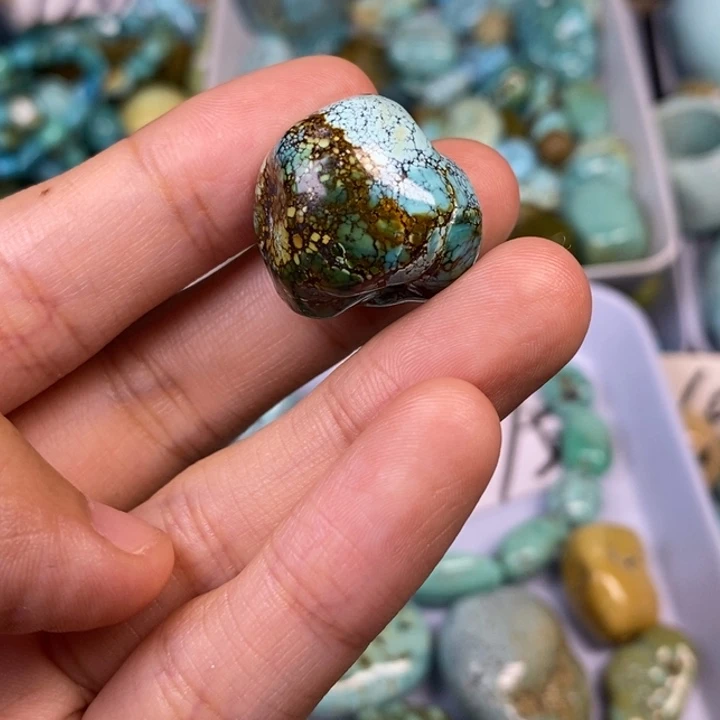 不***’绿松石未镶嵌颈饰