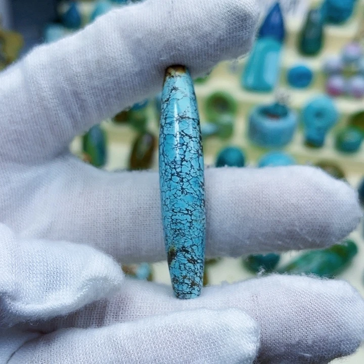 绿松石颈饰未镶嵌