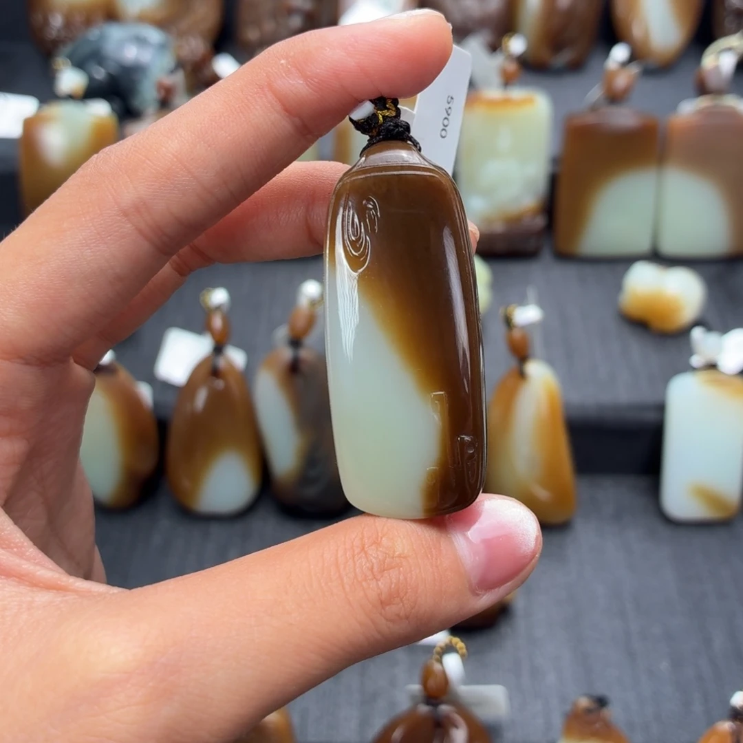 重***面颈饰未镶嵌和田玉