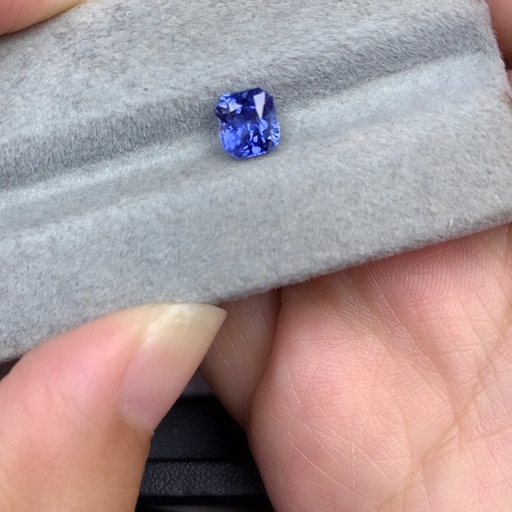 裸石蓝宝石1.55ct矢车菊蓝宝石
