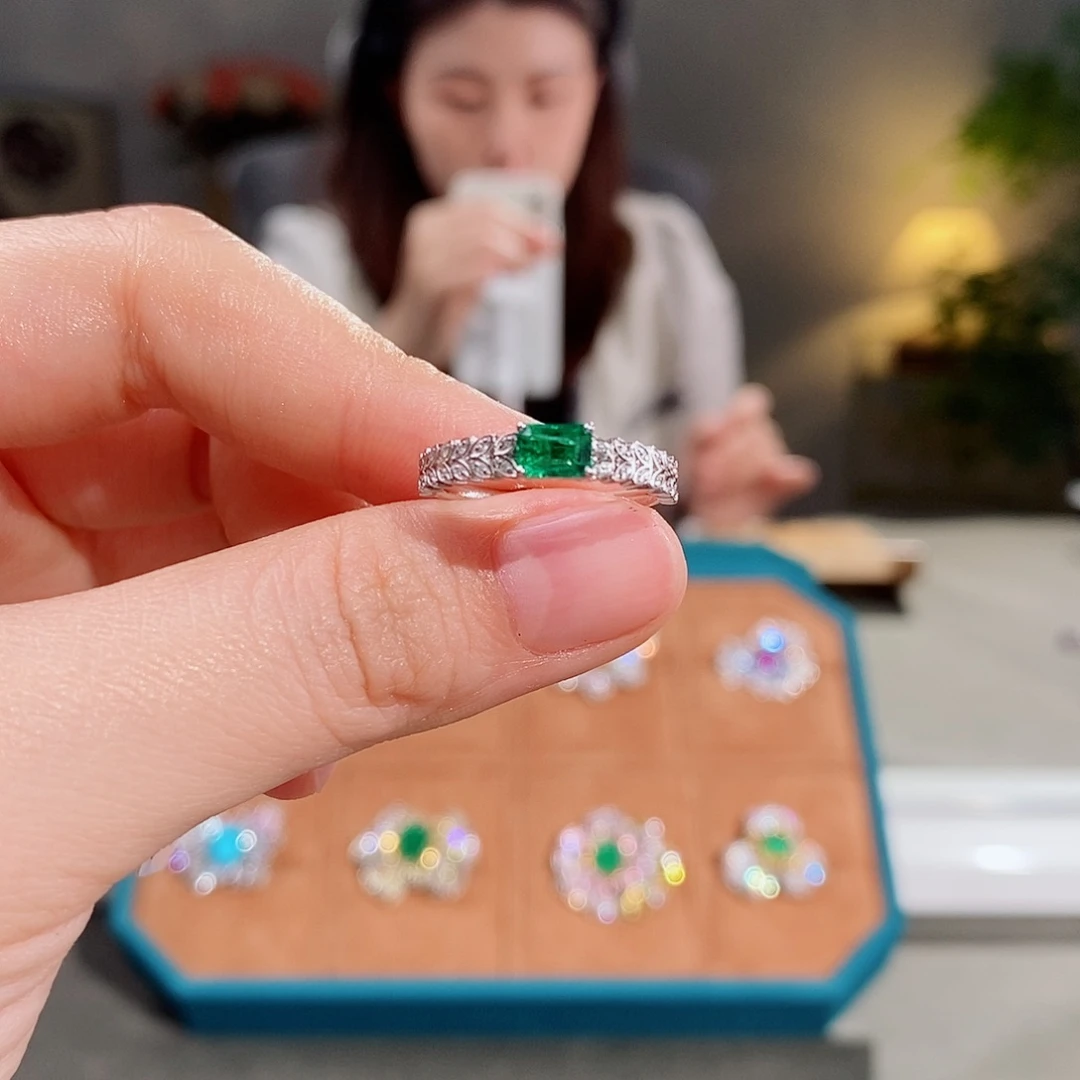 18K金镶嵌戒指祖母绿0.36ct