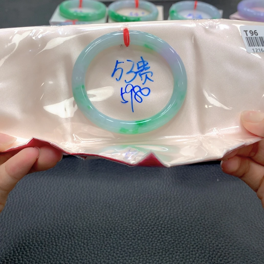 翡翠未镶嵌手镯贵妃