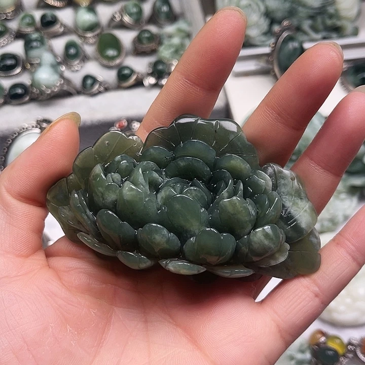 透闪石-蛇纹石玉颈饰未镶嵌
