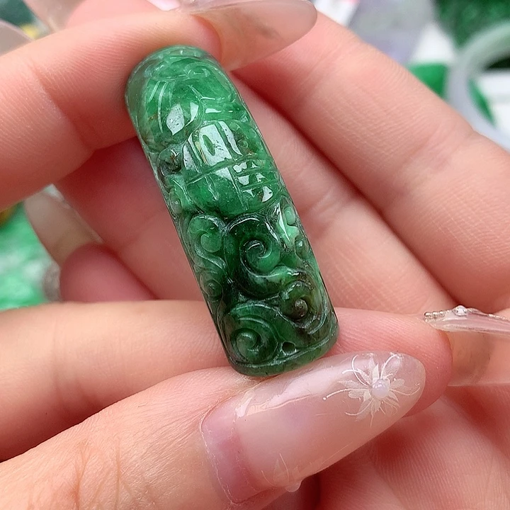 翡翠未镶嵌颈饰翡翠