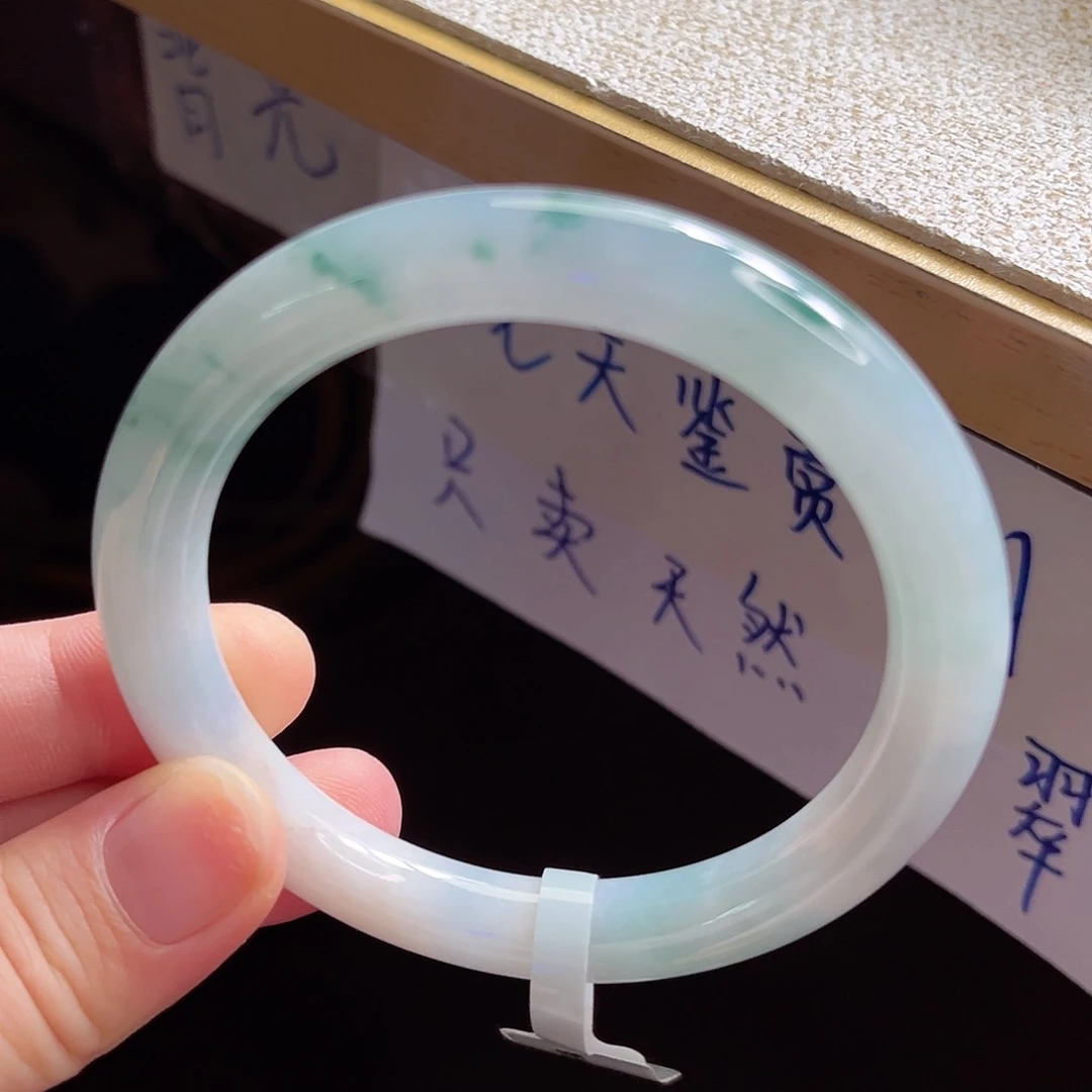 翡翠手镯未镶嵌手镯