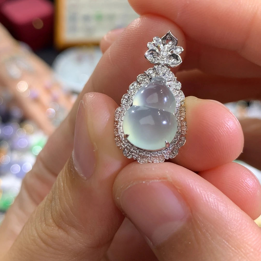 翡翠18K金镶嵌吊坠(不含链)葫芦