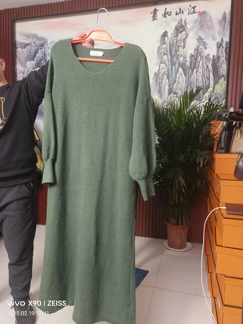 法式慵懒风V领针织毛衣连衣裙秋冬款高级感内搭打底长裙