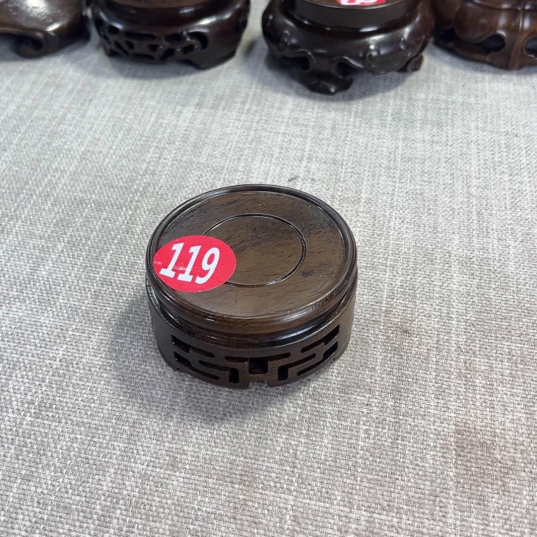 冰***山红木底座精雕工艺品