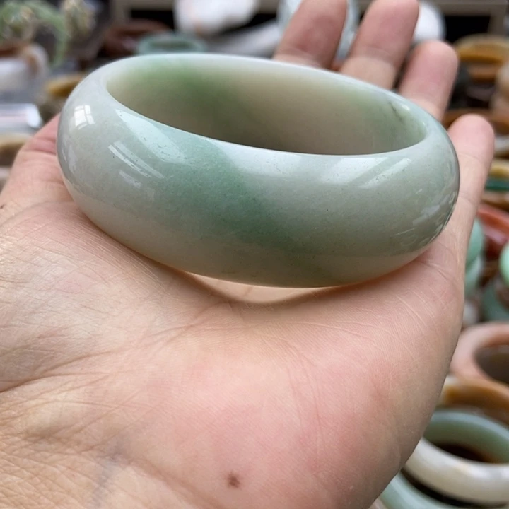 石英质玉手镯未镶嵌自*