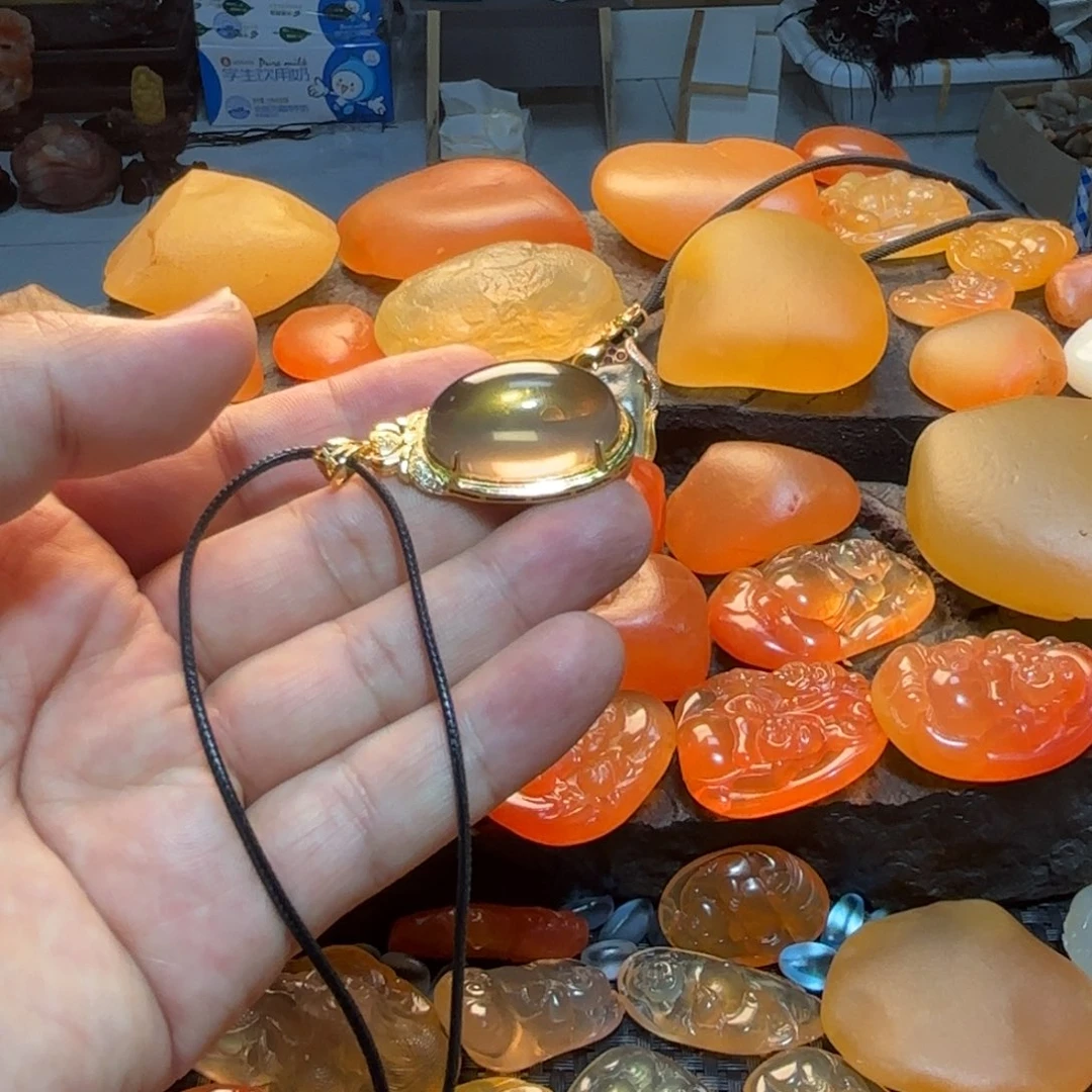 石英岩玉吊坠合金心**海