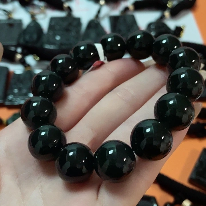 翡翠颈饰未镶嵌金*