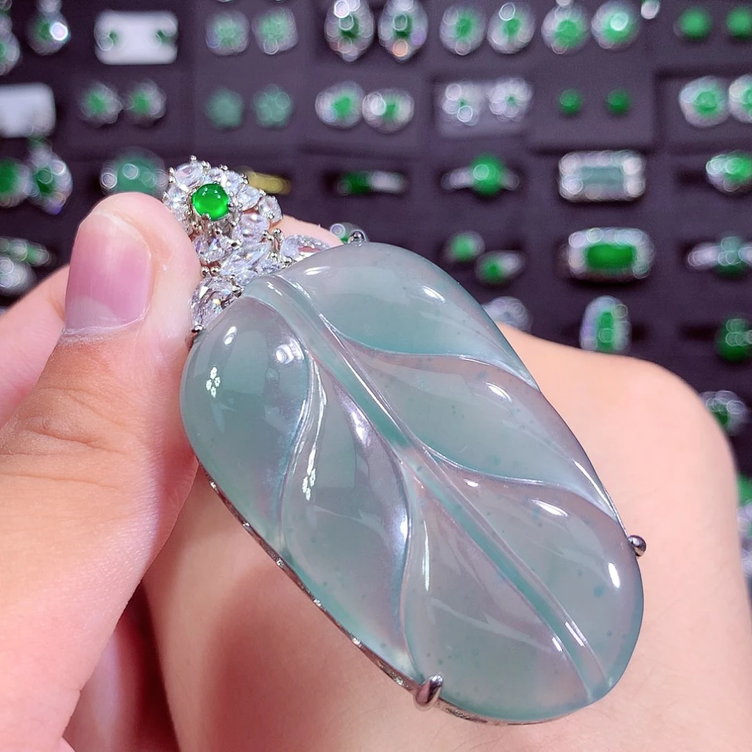 颈饰未镶嵌翡翠挂件