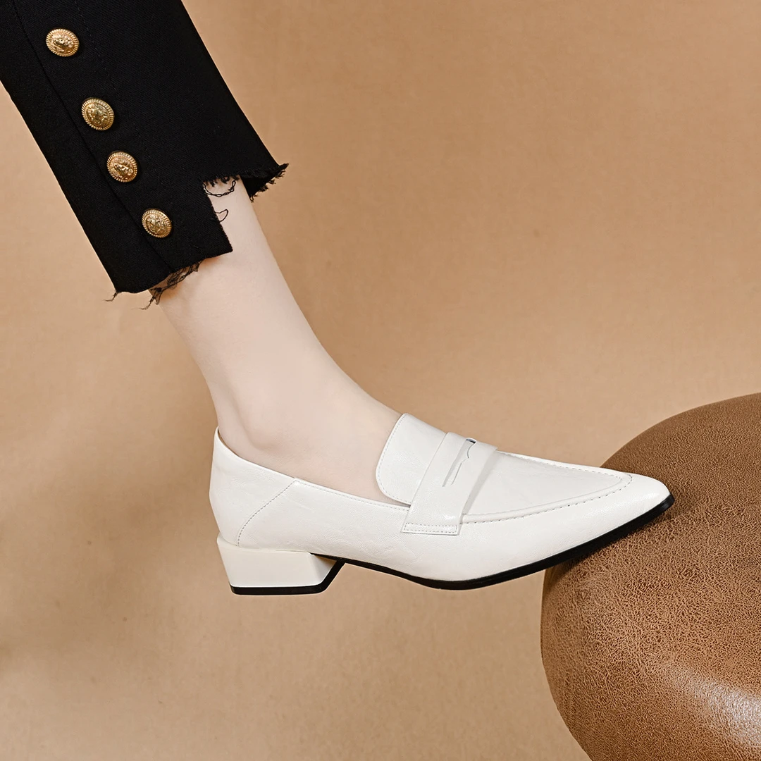 尖头中跟乐福鞋春季新款小皮鞋英伦低跟黑色平底法式羊皮女款单鞋