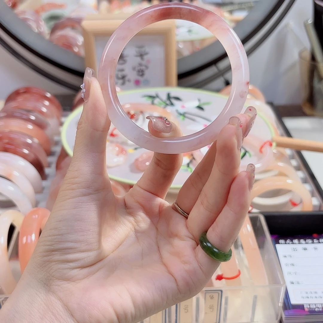 邬****石英质玉（金丝玉）手镯未镶嵌