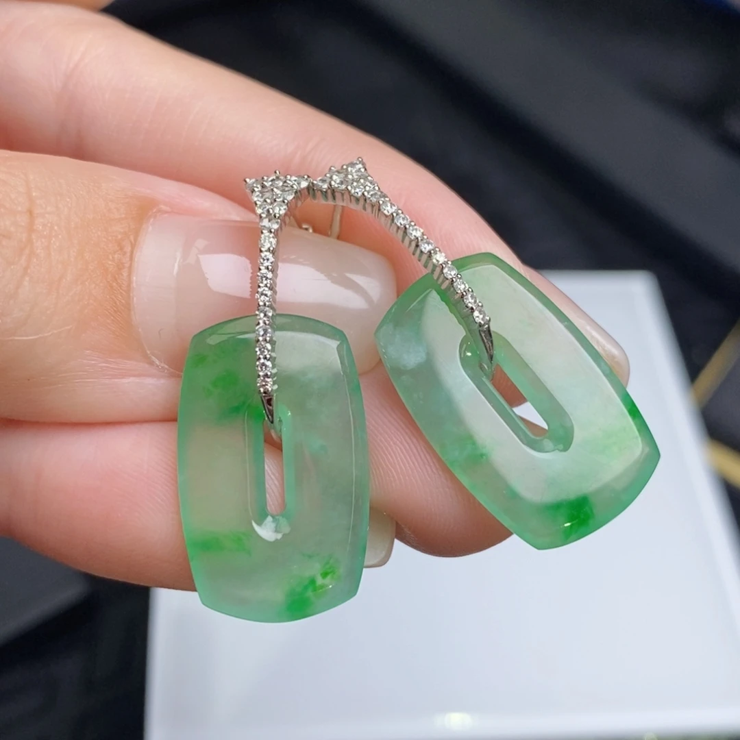 18K金镶嵌翡翠耳饰福贝