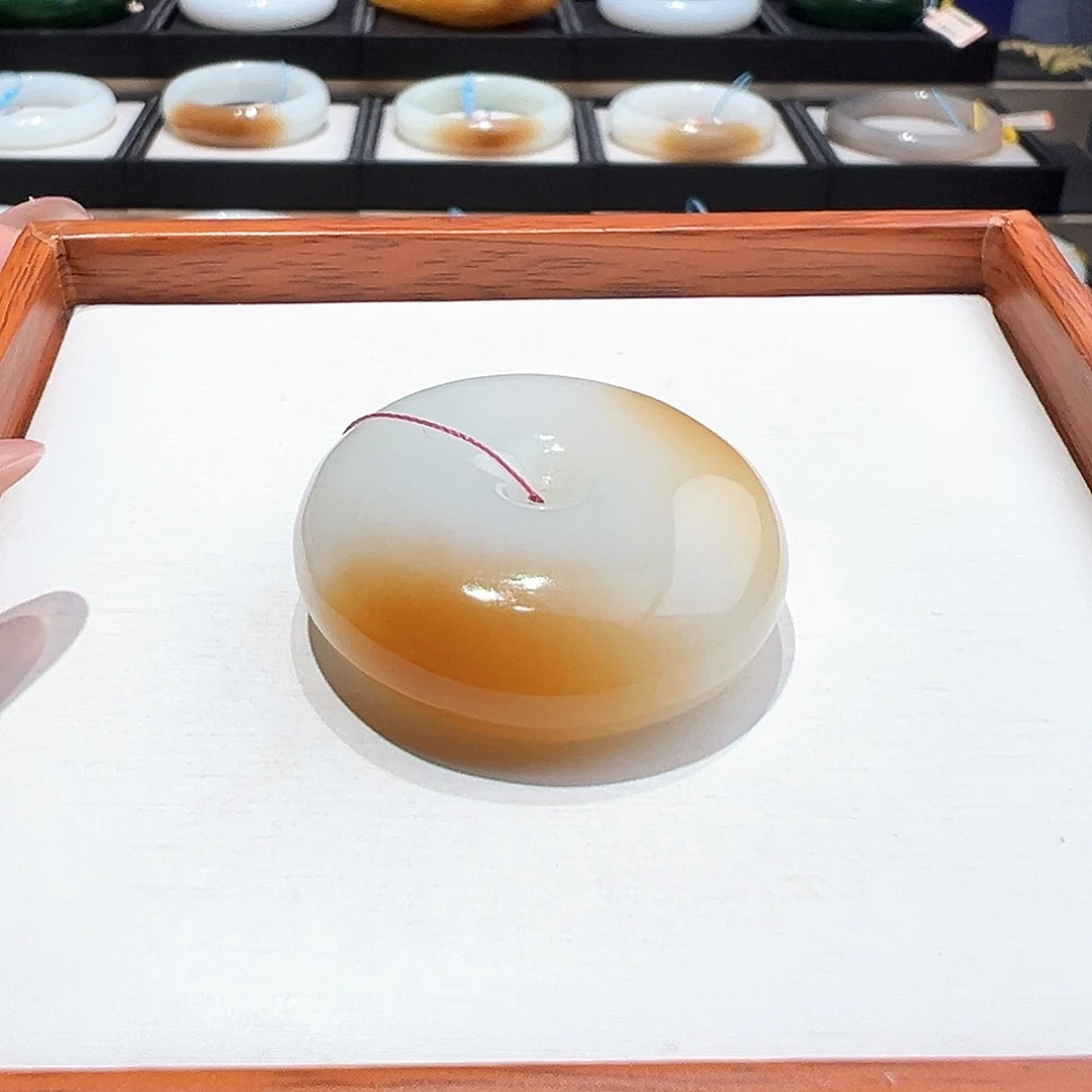 颈饰未镶嵌和田玉（糖玉）