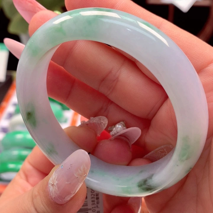 翡翠手镯未镶嵌57.3圈口