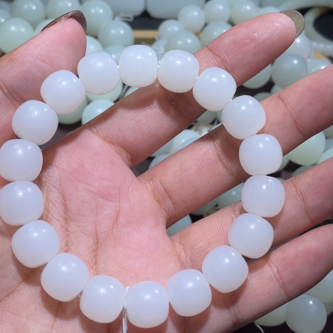 和***下和田玉未镶嵌手链