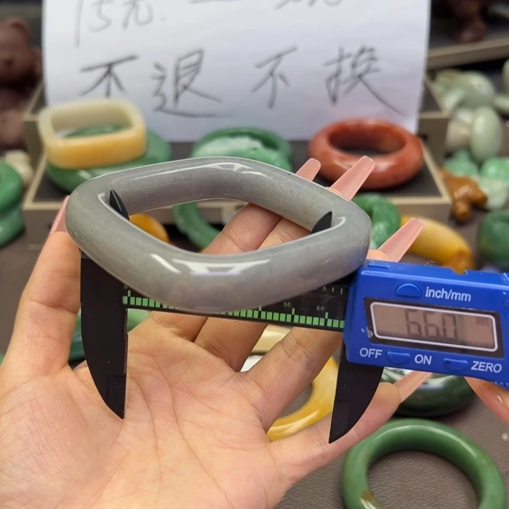 未镶嵌手镯石英岩玉