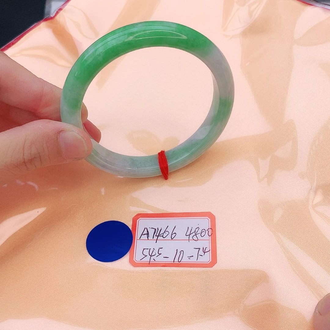 翡翠手镯未镶嵌我