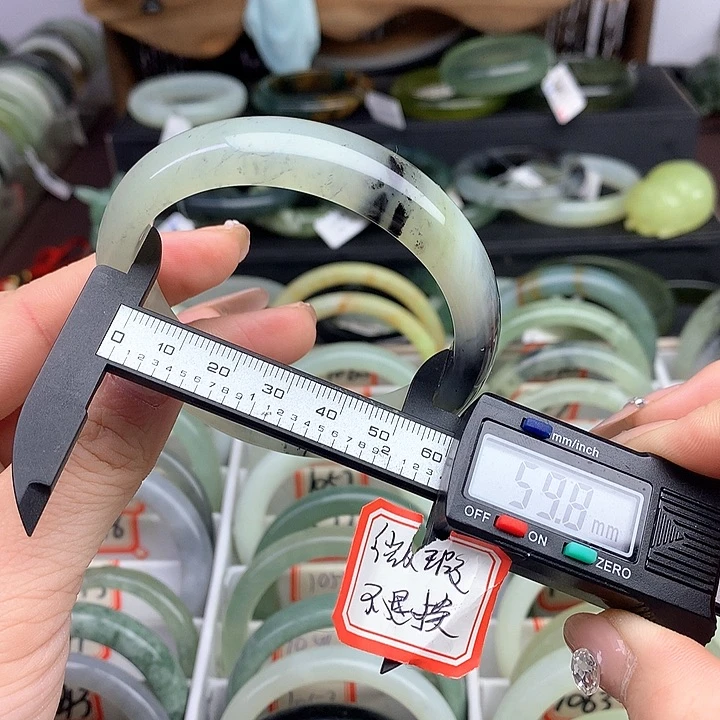 蛇纹石玉手镯未镶嵌1041