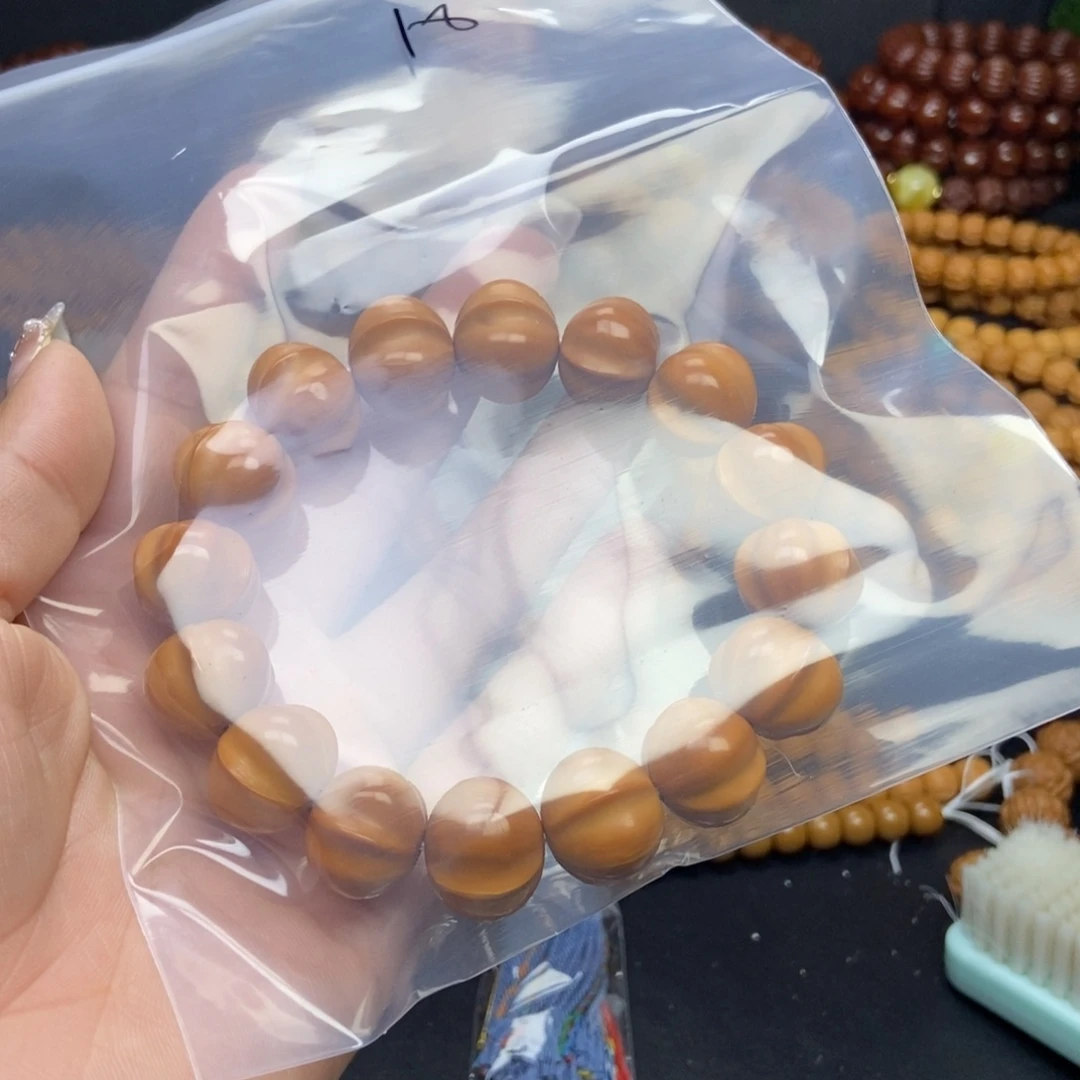 猴头核桃吊坠用****尘鲨鱼手串