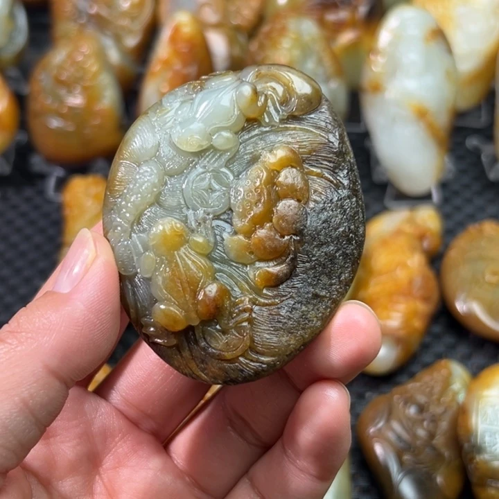 和田玉未镶嵌把件