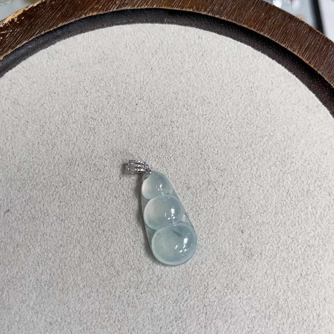 每***瘾翡翠18K金镶嵌颈饰