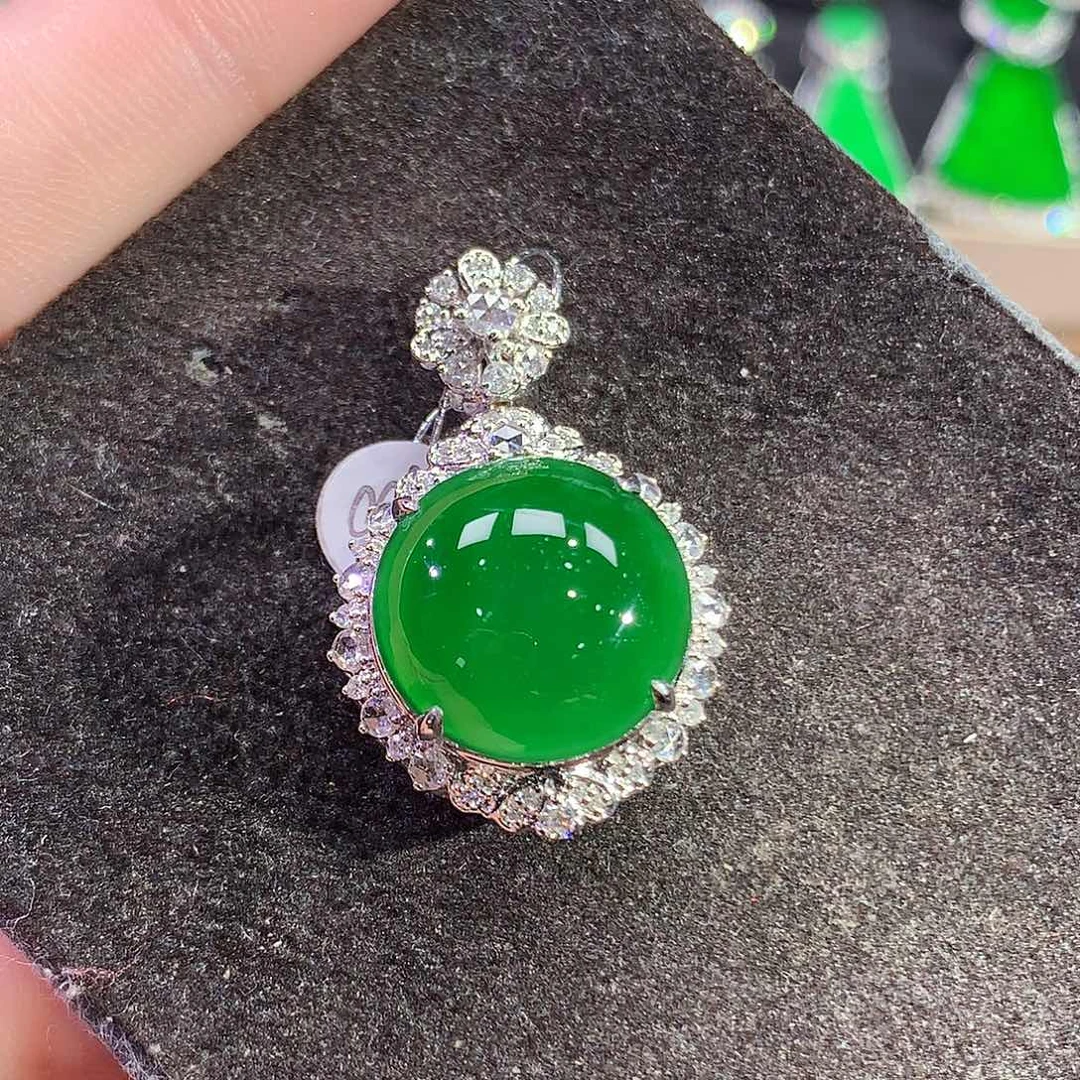 海***阳翡翠18K金镶嵌吊坠(赠链)