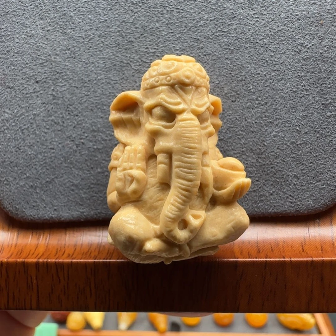 石英质玉（缅黄）配饰未镶嵌