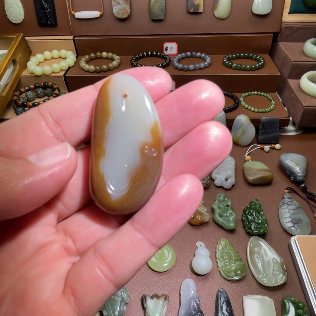 诚***源和田玉未镶嵌颈饰