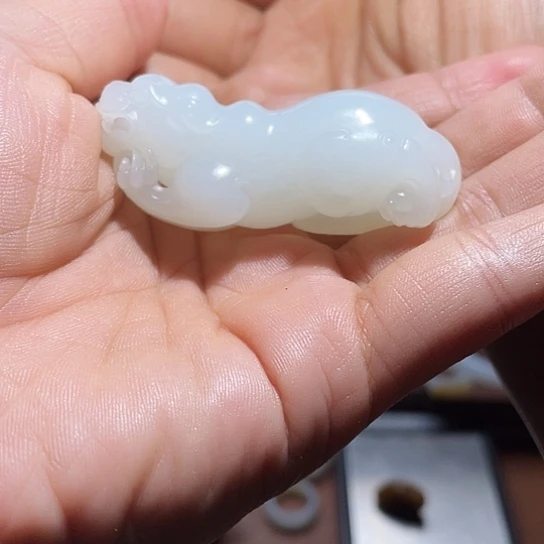 鸽***子和田玉（子料）未镶嵌颈饰