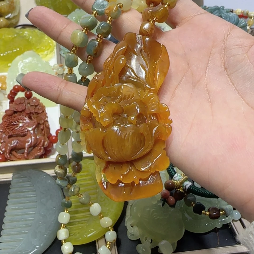 未镶嵌蛇纹石玉吊坠