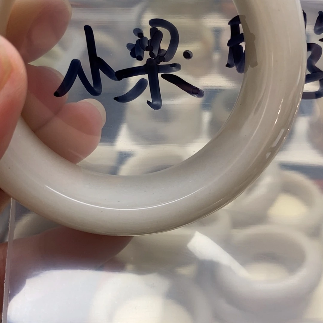 石英质玉手镯未镶嵌小****