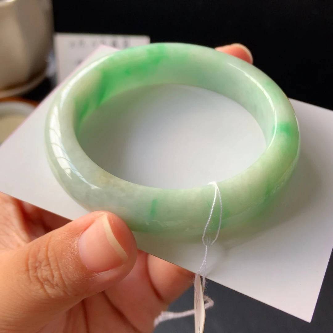 翡翠手镯未镶嵌53.7-13.2-8.4