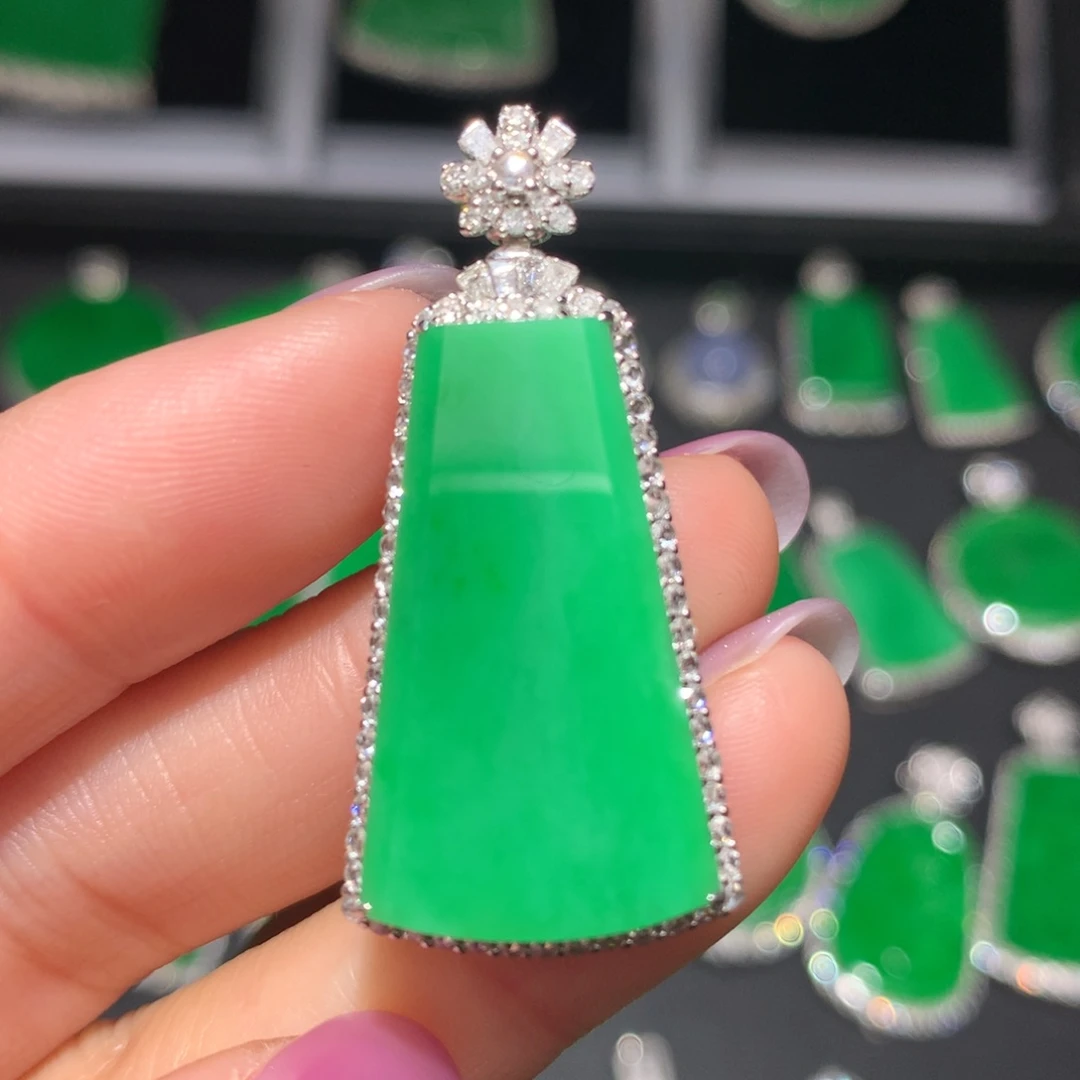 翡翠颈饰18K金镶嵌翡翠