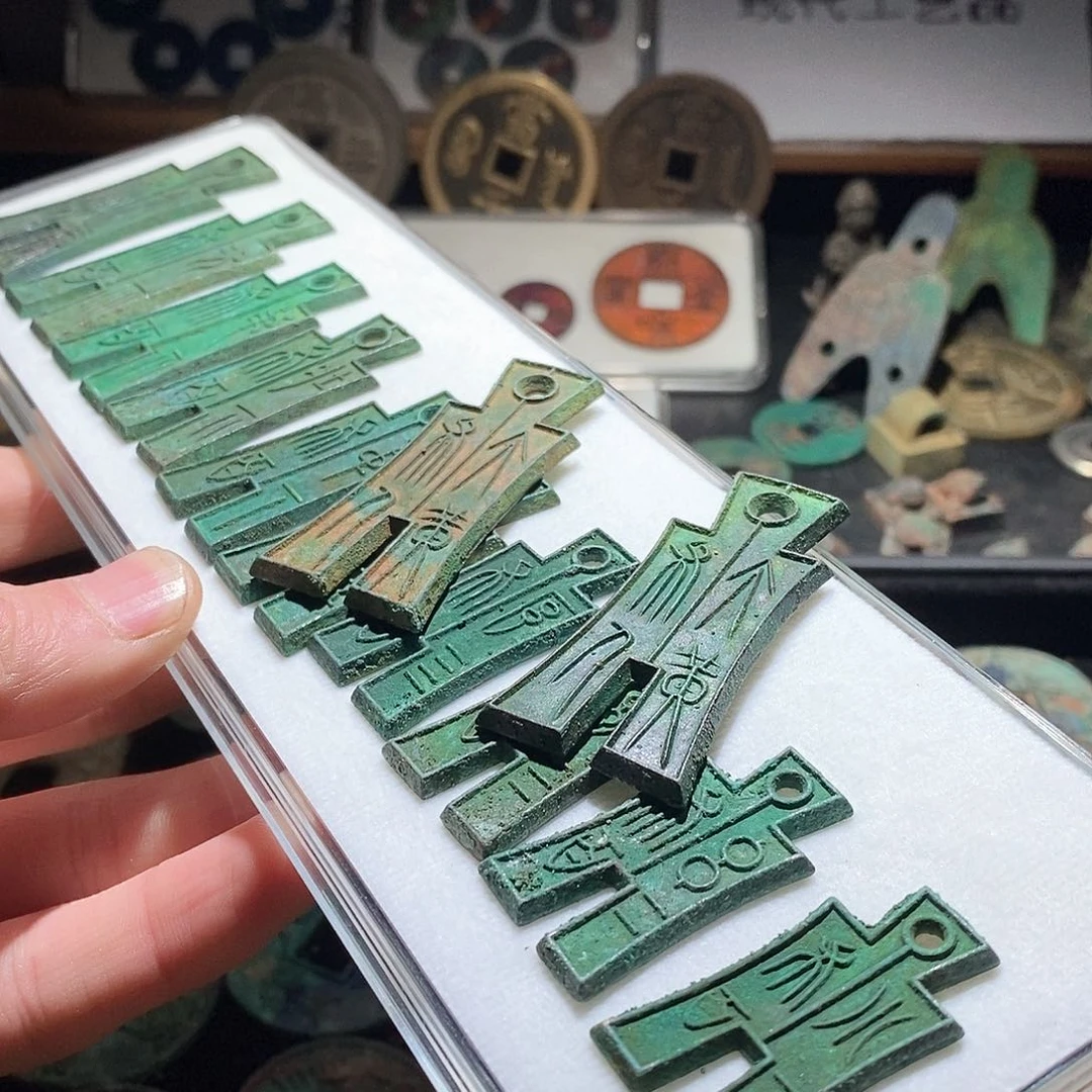 铜R****树现代仿制工艺品