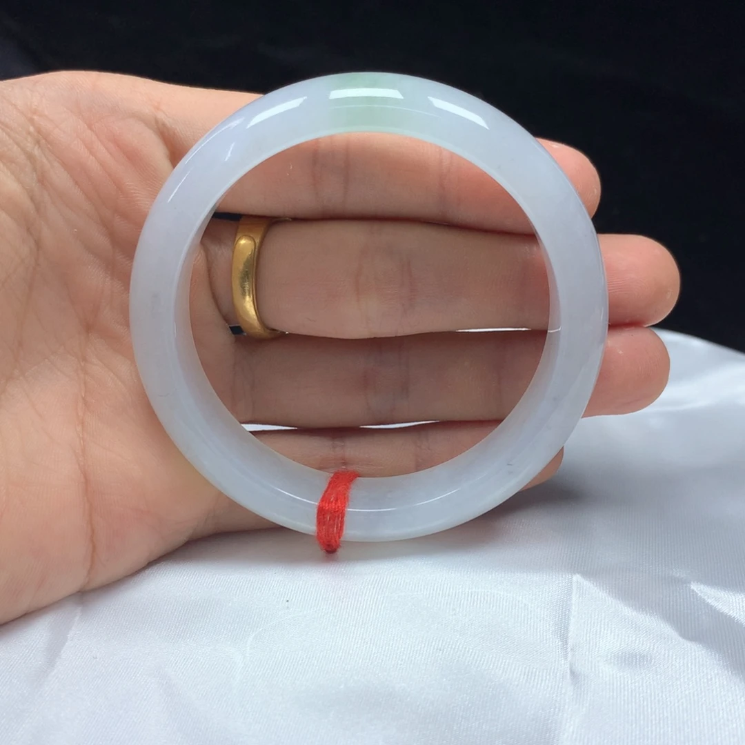 翡翠未镶嵌手镯（圆镯）53.2