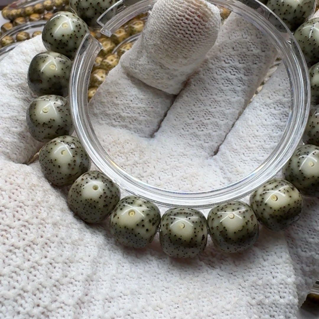 哈***人吊坠星月菩提13.12绿包白