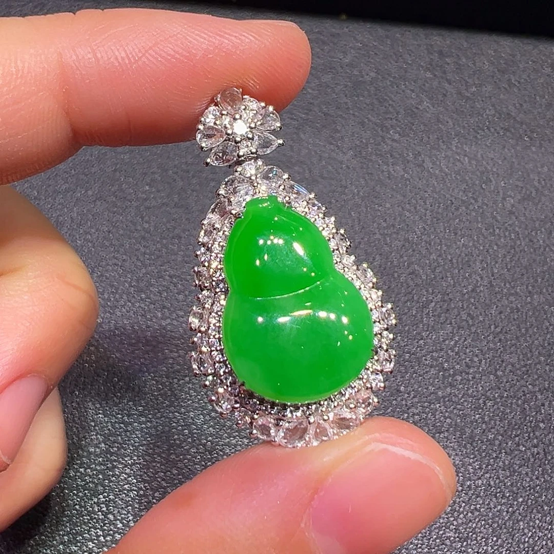 翡翠18K金镶嵌颈饰