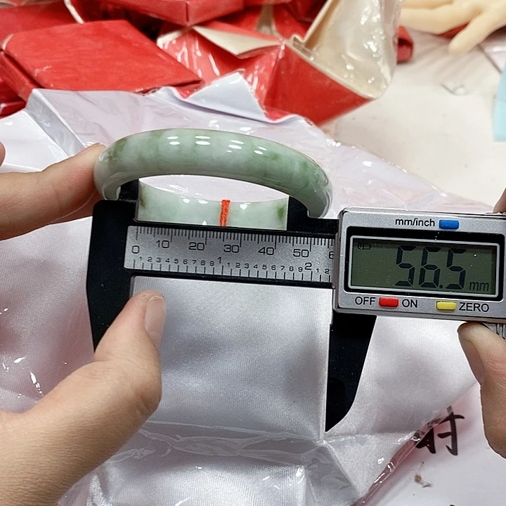 翡翠手镯未镶嵌217
