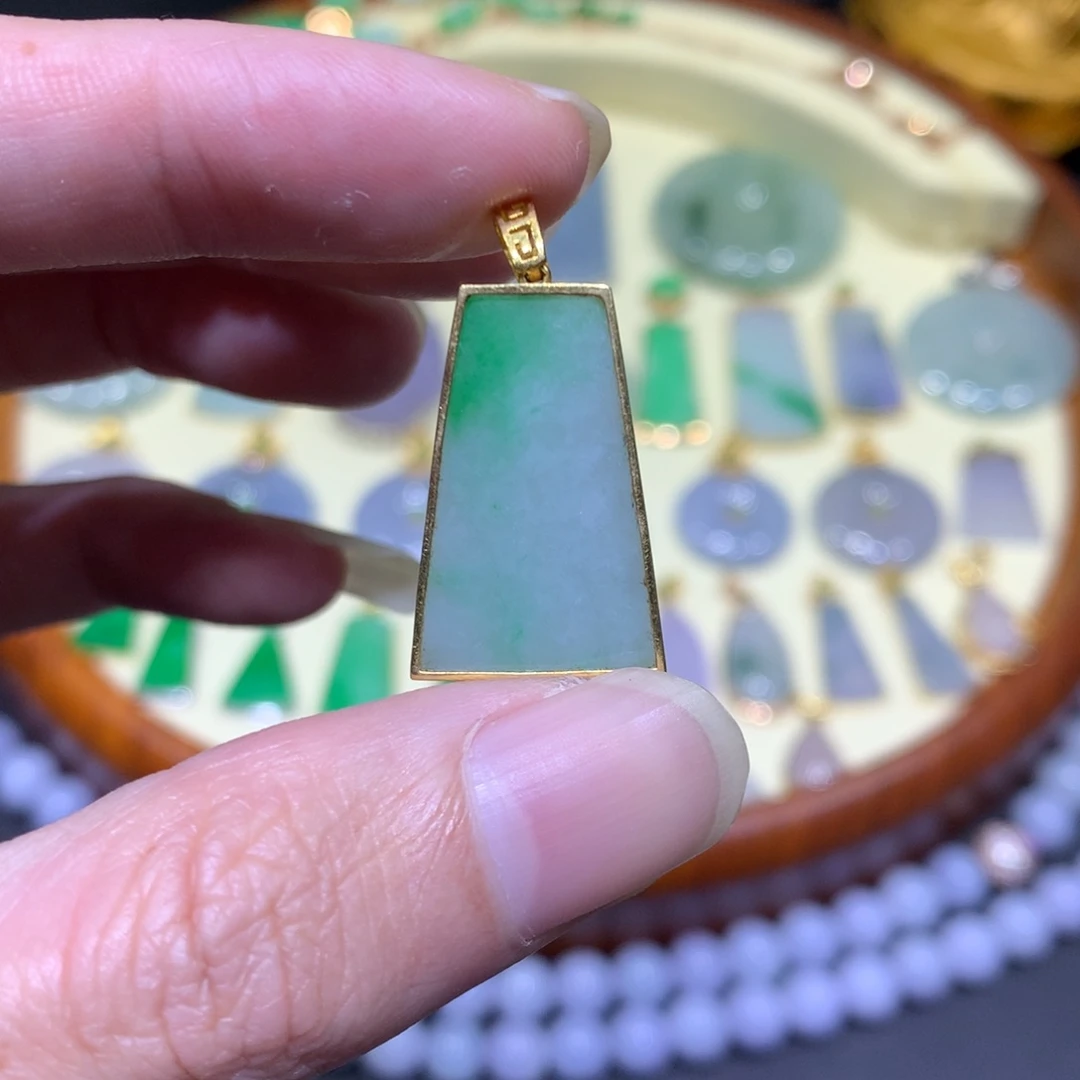 翡翠吊坠(不含链)18K金镶嵌
