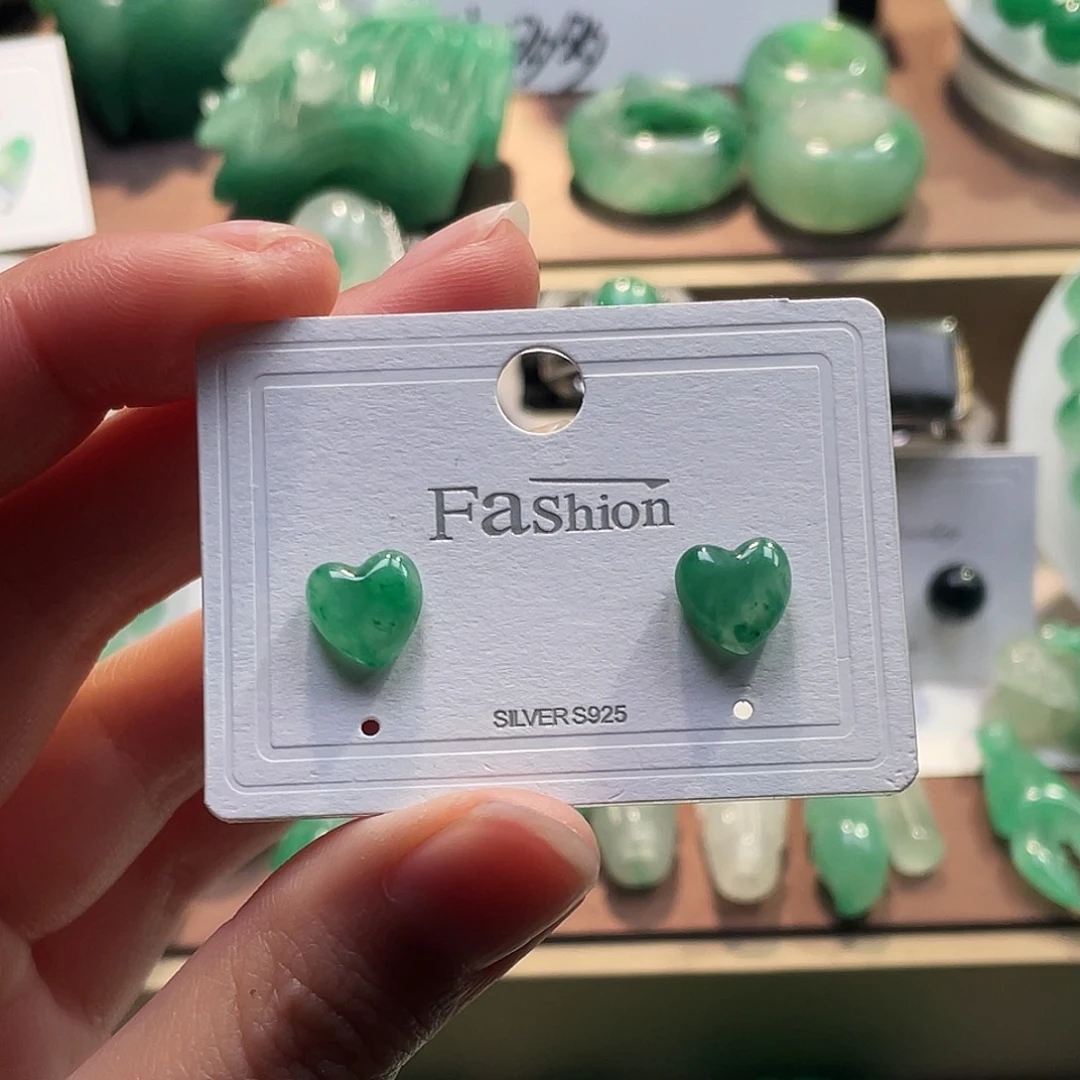 @****石英质玉未镶嵌耳钉