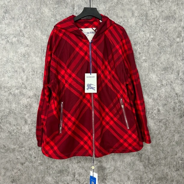 未使用 BURBERRY/博柏利 在售款红色格纹连帽外套